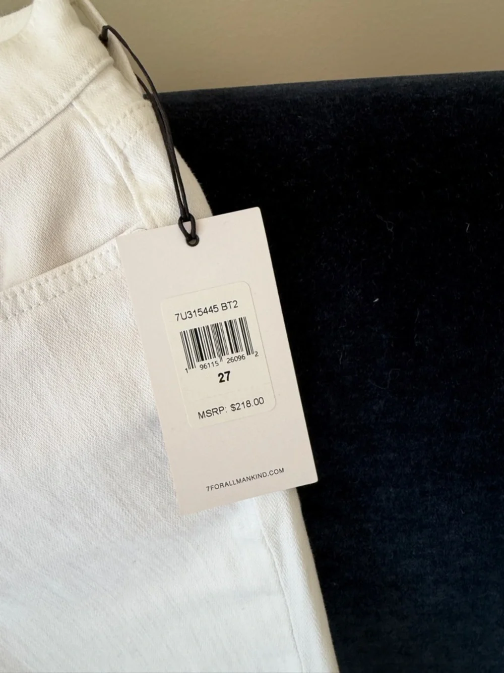 7 For All Mankind White Jeans with Branded Tag - Picture 2 of 5